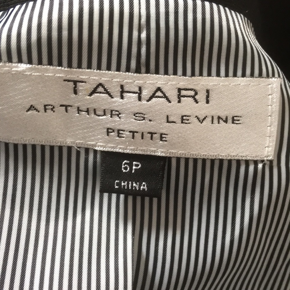 SOLD 🔥Tahari Arthur Levine Black Blazer Size 6P - Picture 4 of 4